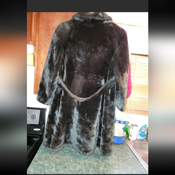 Bergdorf Goodman Fur Coat - Picture 4 of 6